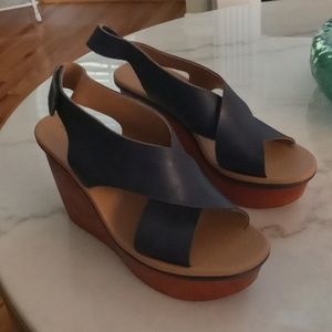 Womans wedged shoes